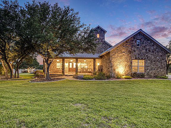 2nd image of 300 Twisted Oak Dr