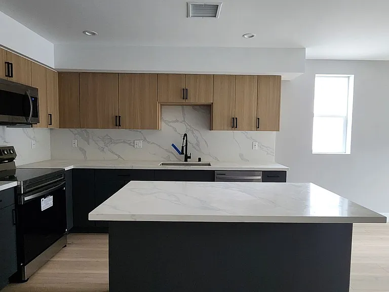 5729 N Klump Ave — Photo 4