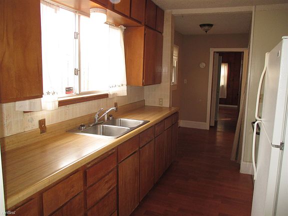 13. 248 N Athenian, Kitchen (3)