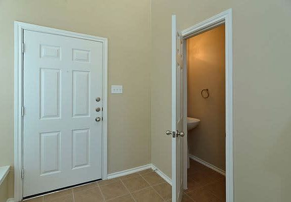 5th image of 6207 Stoney Creek Dr