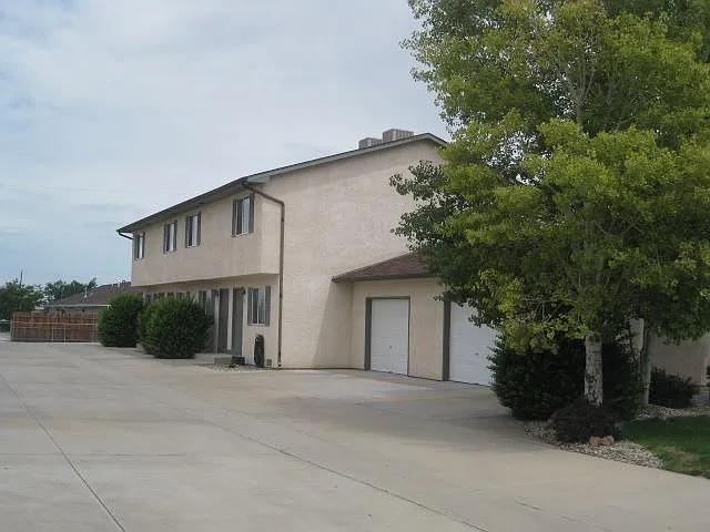3905 Redwood Ln — Photo 1
