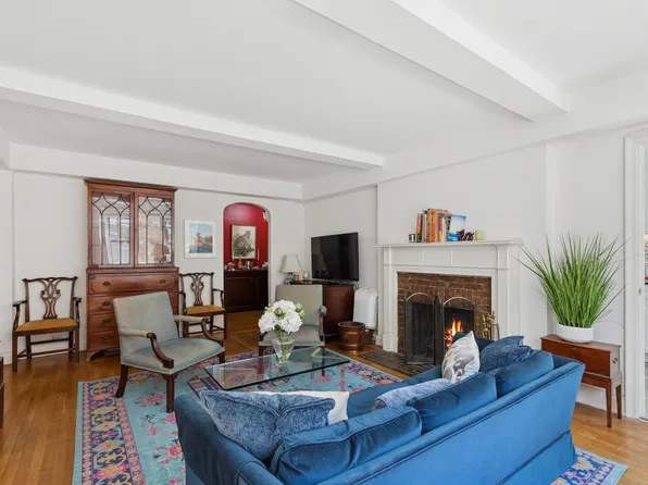 414 East 52nd Street image 3 of 6