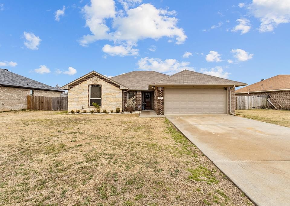1st image of 940 Red Bud Cir