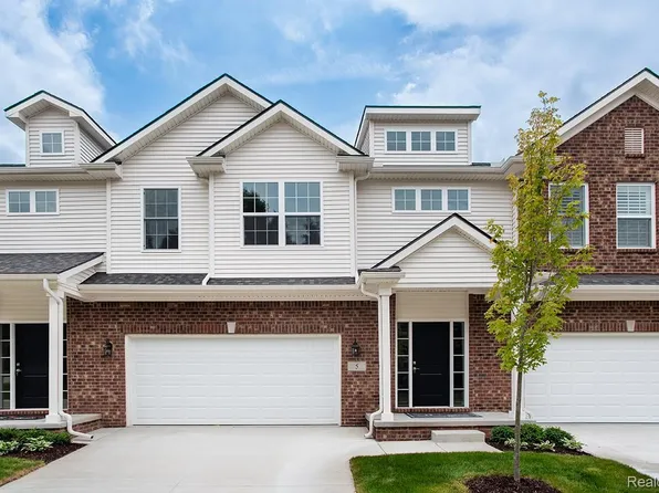 5 Grandview Cir #70, White Lake, MI 48386
