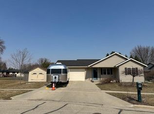 520 Bittersweet Ln, Waupun, WI 53963