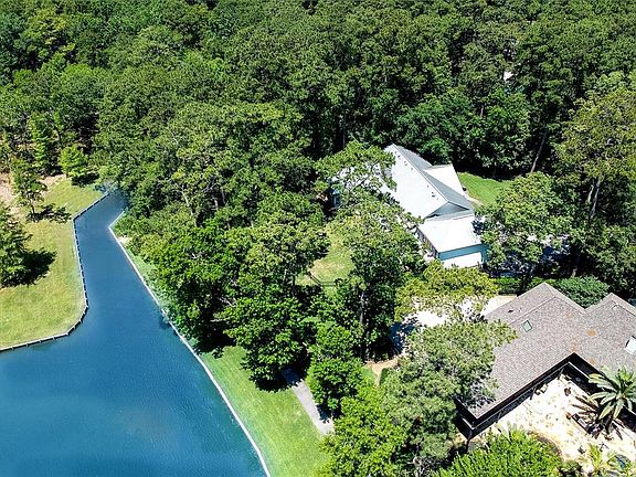 3rd image of 2 Shorelake Dr