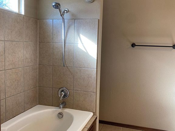 4th image of 523 E Hedgewood Ct