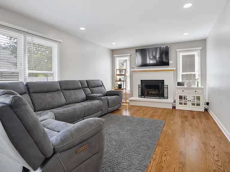 25W055 Canary Ct — Photo 11