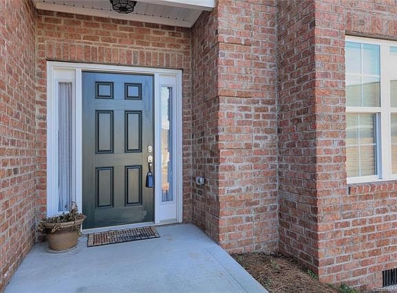 4th image of 111 Sweet Oaks Ln