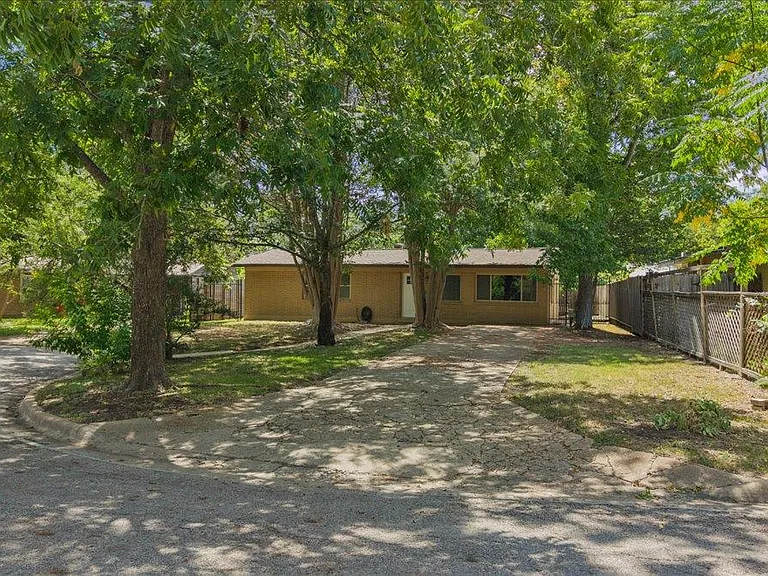 7604 Robalo Rd — Photo 3