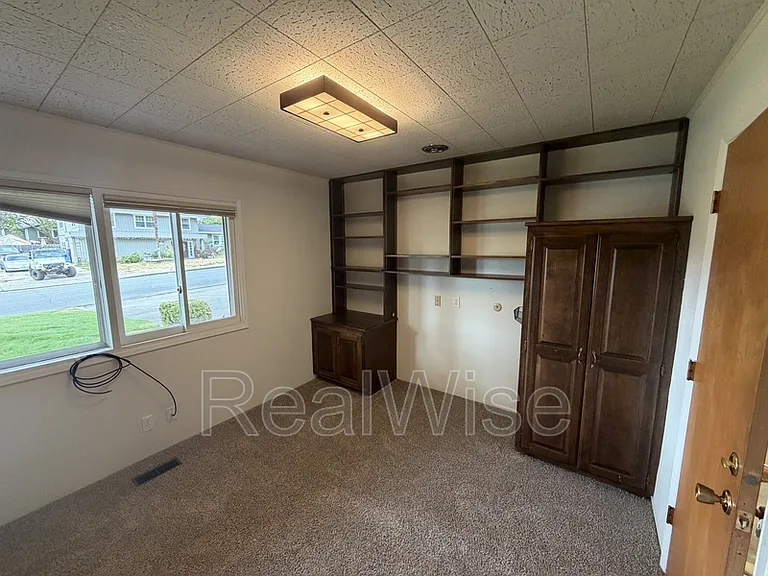 710 NW Midland Ave — Photo 25