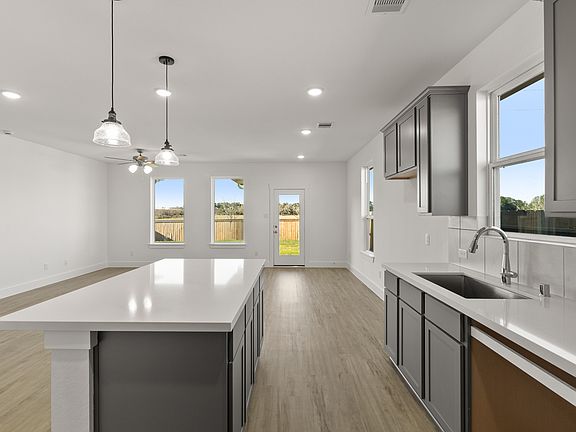2811 Beebalm Flower Street