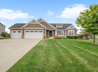 746 Walnut Trl, Zeeland, MI 49464