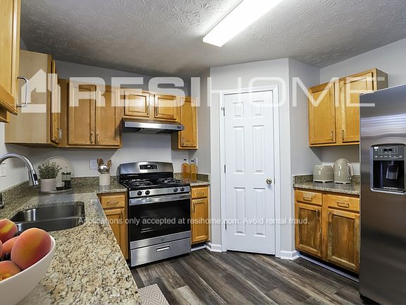 2nd image of 860 Melrose Park Pl