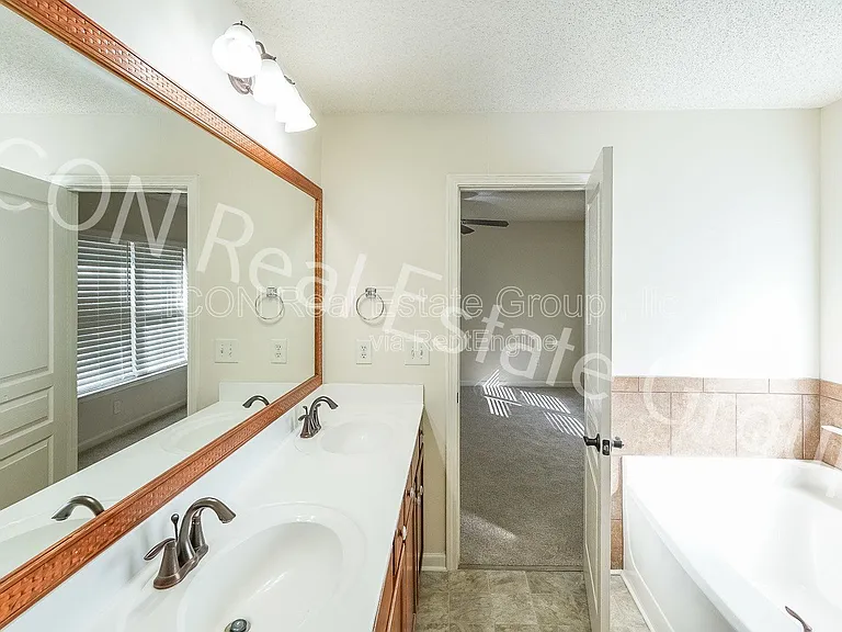 467 Colonial Walk — Photo 27
