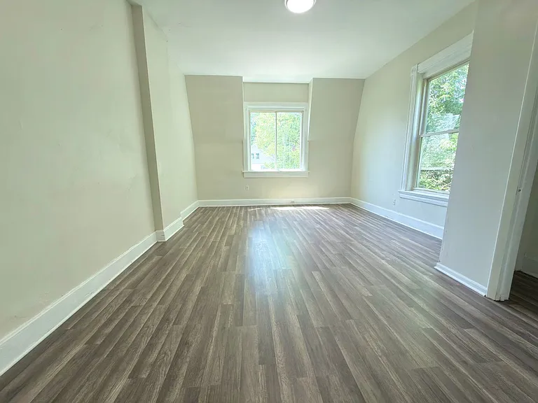 1030 Considine Ave — Photo 19
