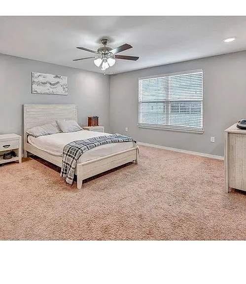 448 Eisenhower Dr — Photo 2