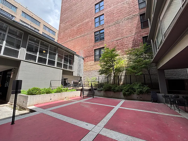 Downtowner Apartments — Photo 10