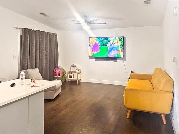 3rd image of 5521 Sharon Ave