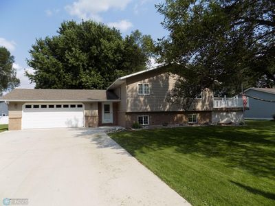 402 Ash Dr, Mooreton, ND, 58061