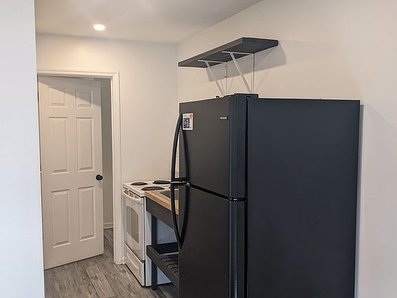 2nd image of 1810 Grayson St #1