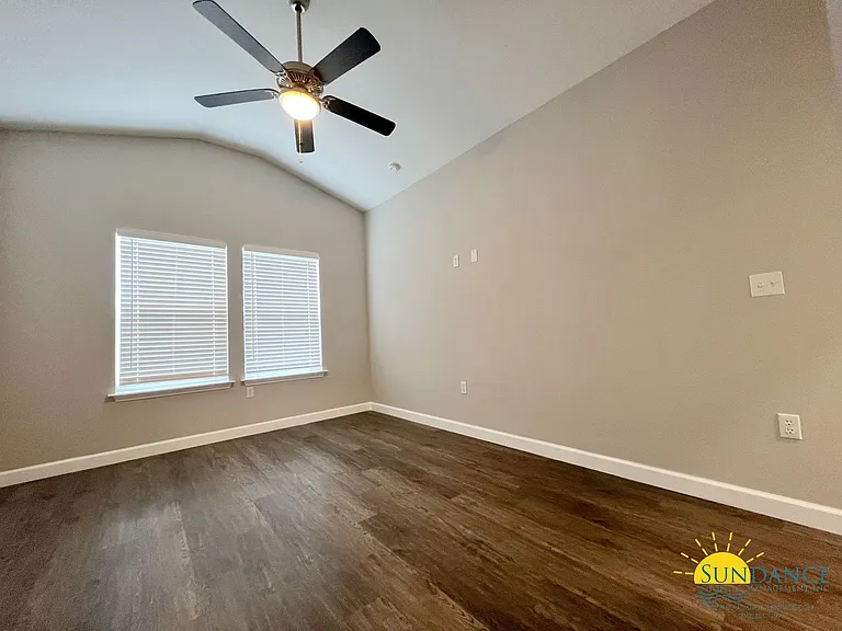 1800 Stable Ln — Photo 12