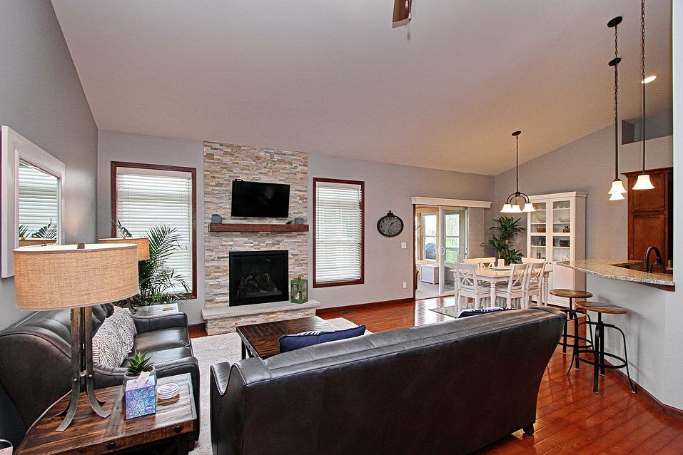 1st image of 725 Strathmoor Dr