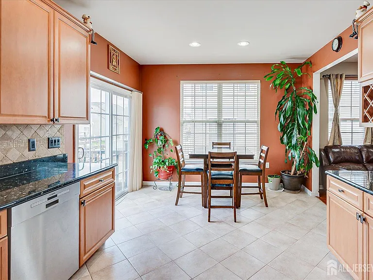 300 Morning Glory Dr — Photo 6