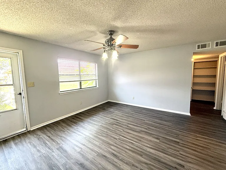 2206 Shenandoah Dr — Photo 9