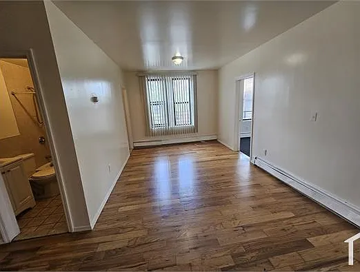 3 bed, 900 sqft, $3,695 — Photo 2