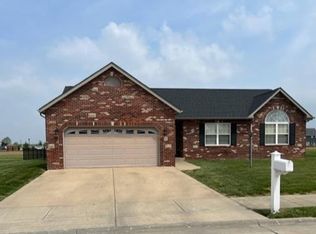 35 Whistling Straits Dr, Highland, IL 62249