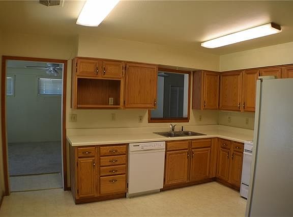 5th image of 414 NW 22nd St