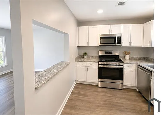 6 bed, 1656 sqft, $7,250 — Photo 2