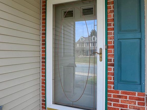 3rd image of 38 Manor Oaks Dr