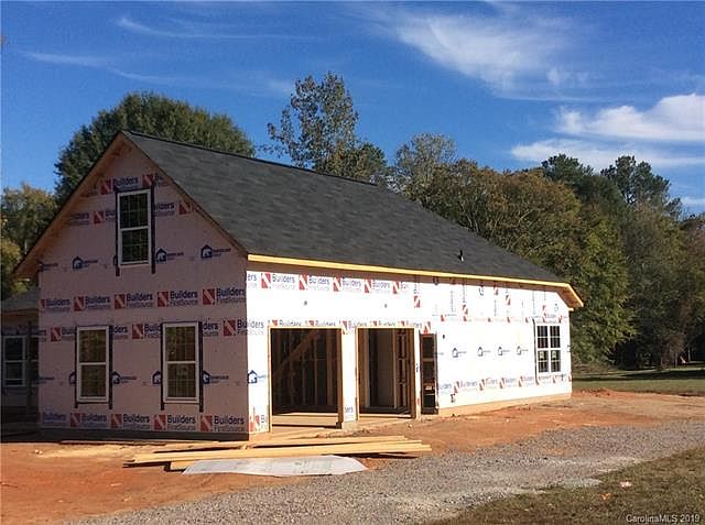 2nd image of 106 Autumn Ln #39