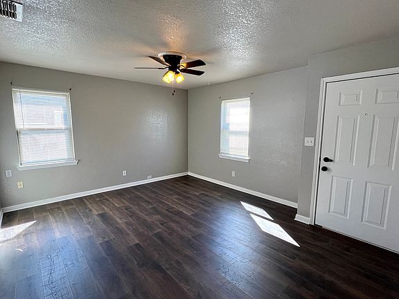 3rd image of 415 Glenn Dr