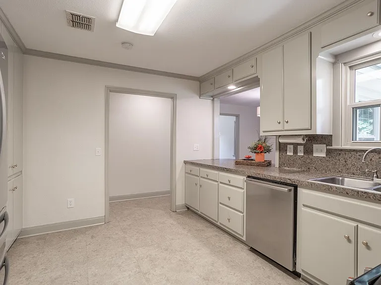 1517 Live Oak St — Photo 13