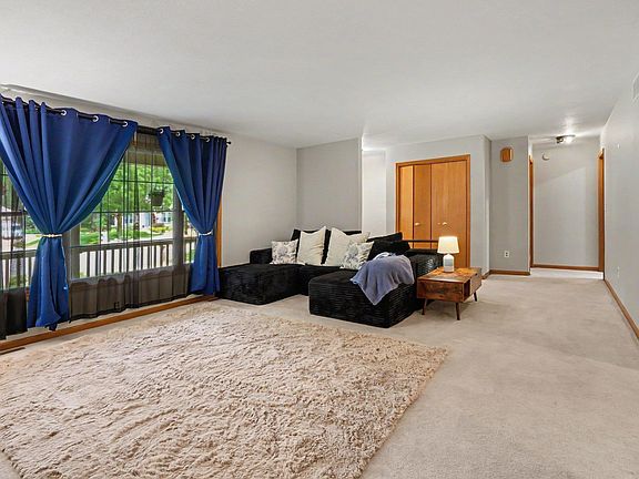 5th image of 53303 Red Oak Ct