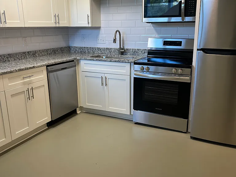 Pulaski Lofts — Photo 38