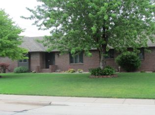 2412 Stagecoach Rd, Grand Island, NE 68801
