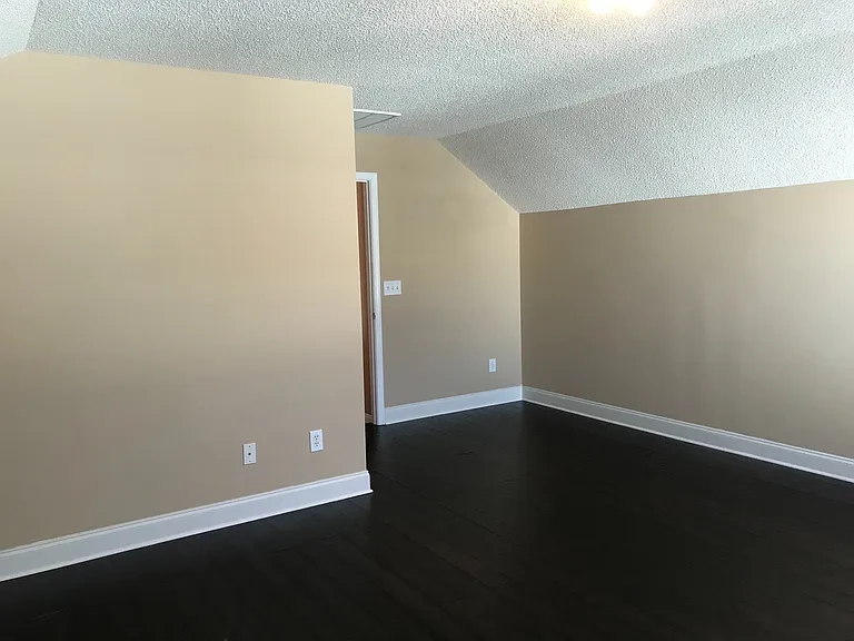 113 Pennine Dr — Photo 26