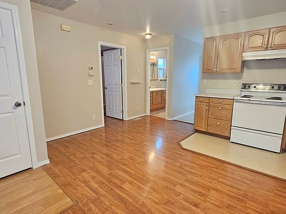 5th image of 1517 Denver Ave