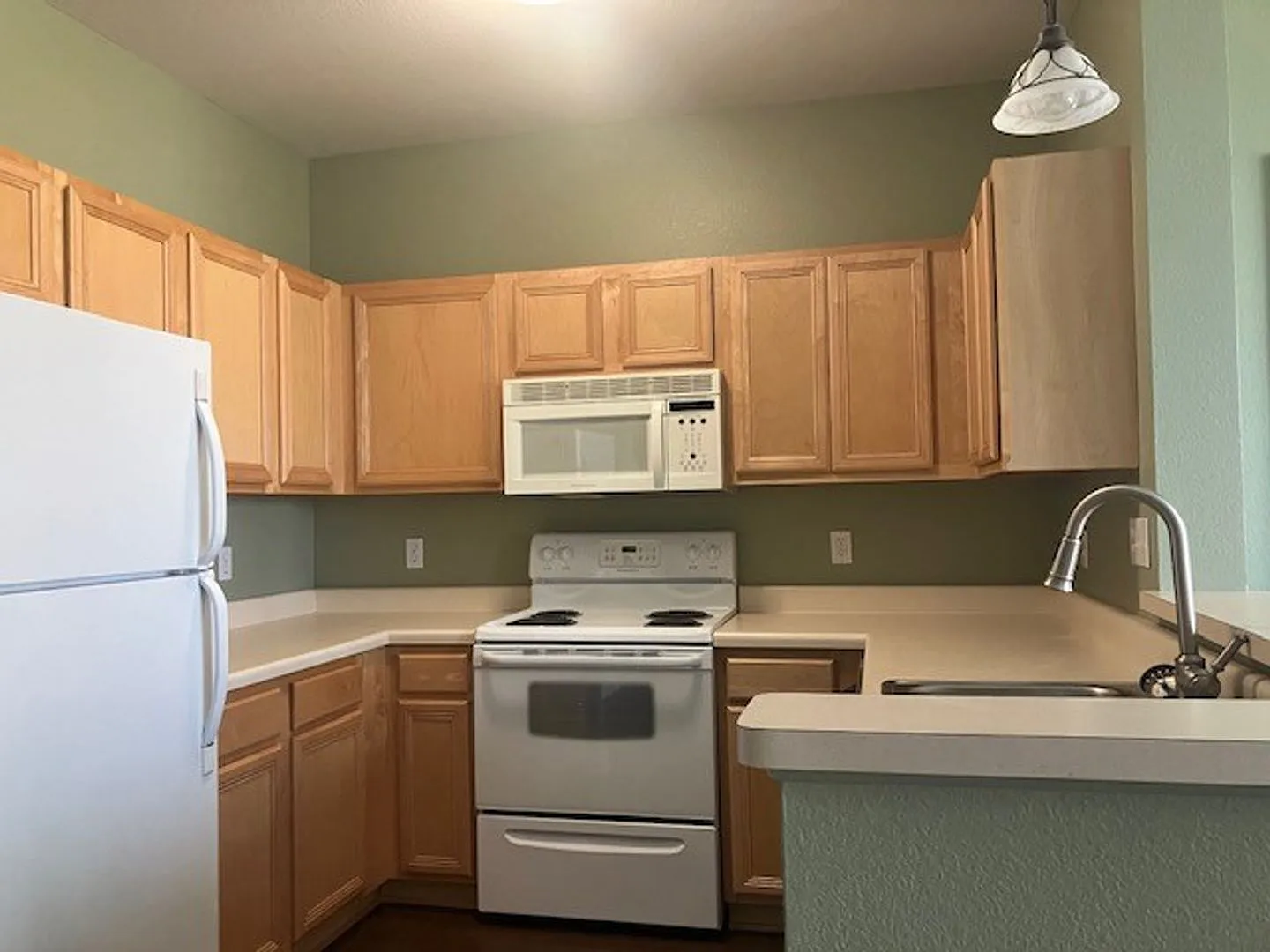 Rare Two Bedroom - Two Bathroom Condo at The Landing Off Lake Michigan! — Photo 4