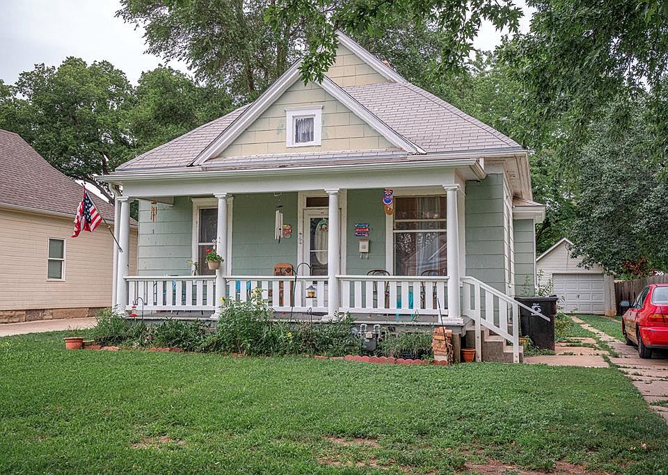 1st image of 916 W Elm St
