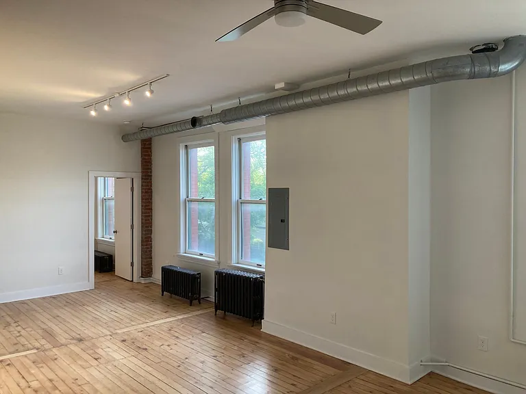 2672 W 14th St #1 — Photo 8