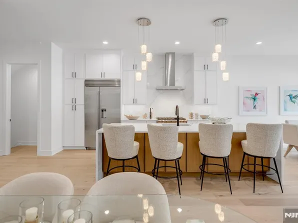 9 Feldman Ct, Paramus, NJ 07652