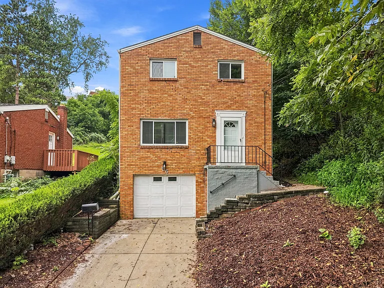 56 Pointview Rd — Photo 1