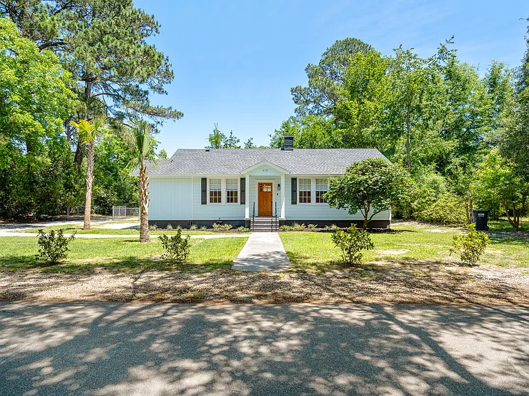 413 Meritta Ave — Photo 2
