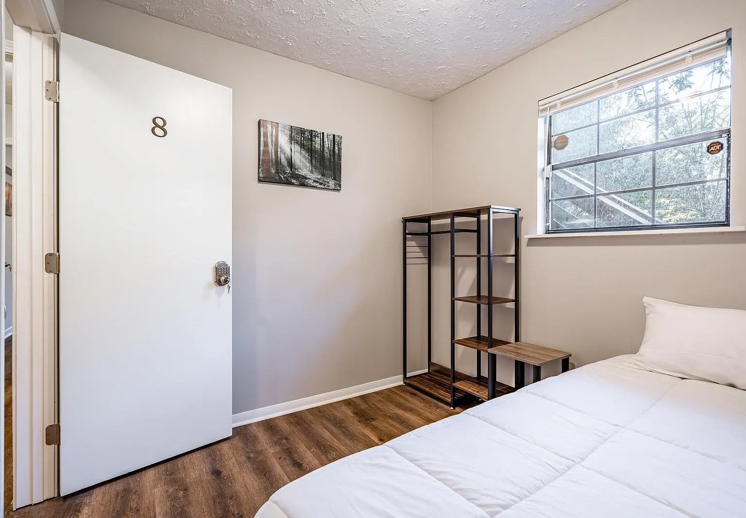 4 bed, 3.0 bath, 1354 sqft, $659 — Photo 2