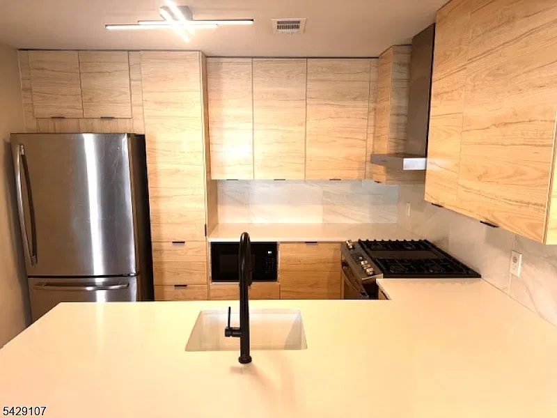 3 bed, 2.5 bath, $3,350 — Photo 4
